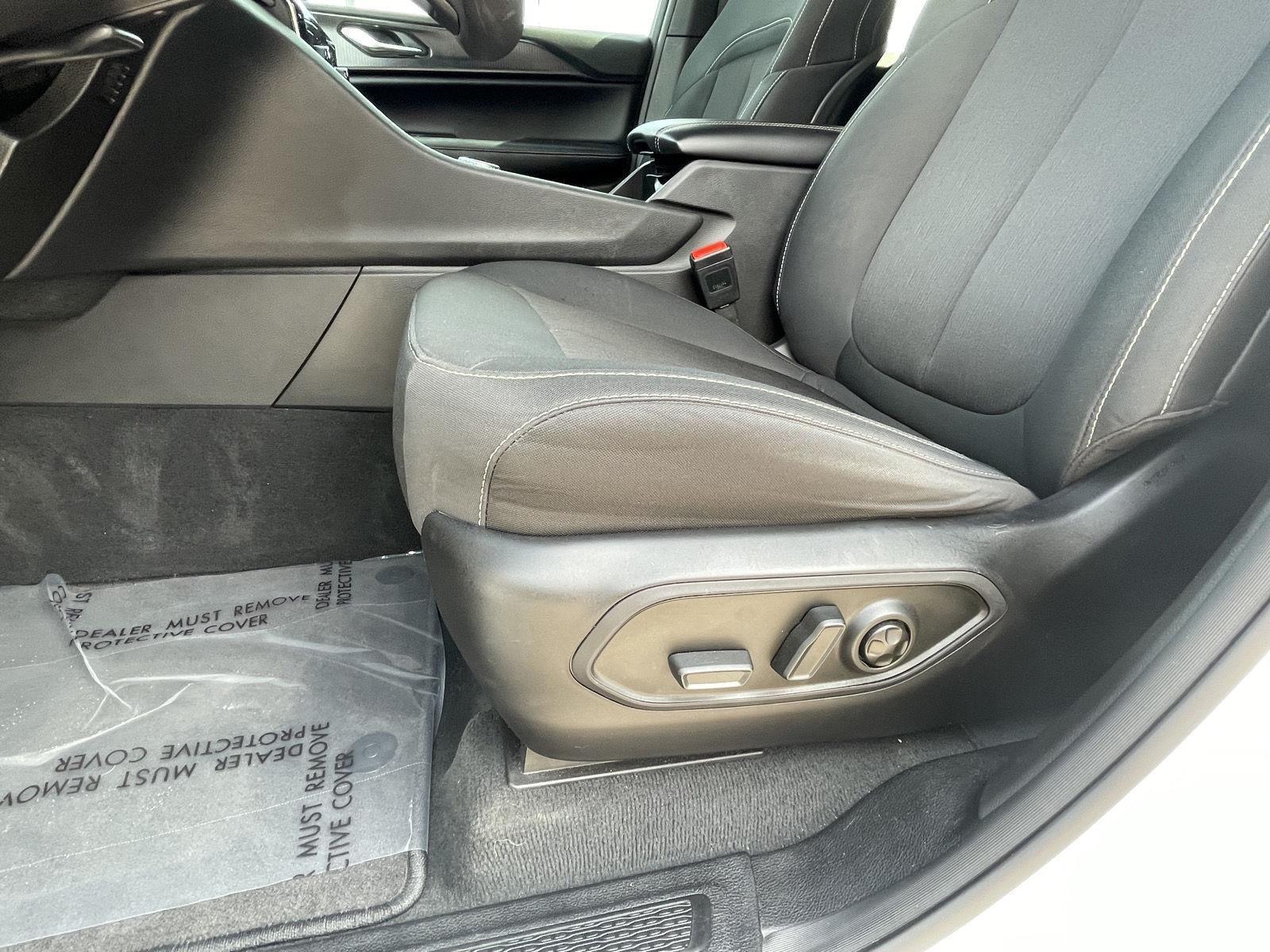 Vehicle photo 16