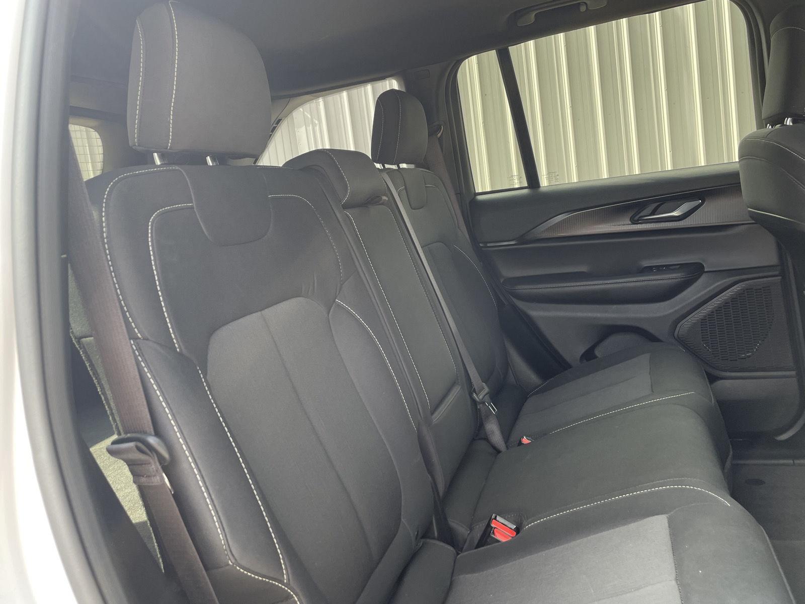 Vehicle photo 18