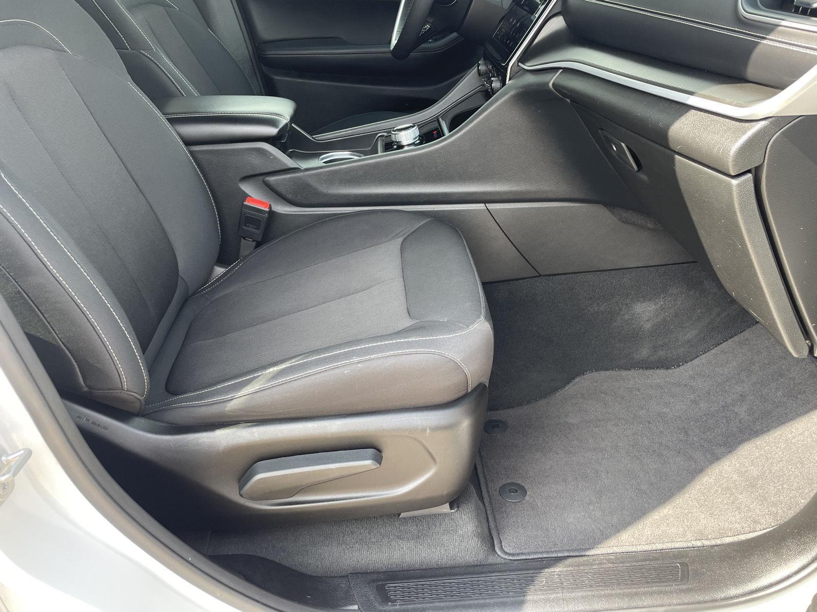Vehicle photo 19