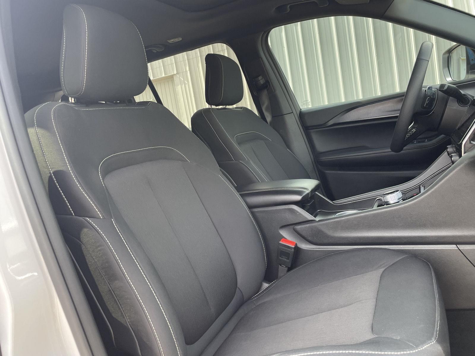 Vehicle photo 20