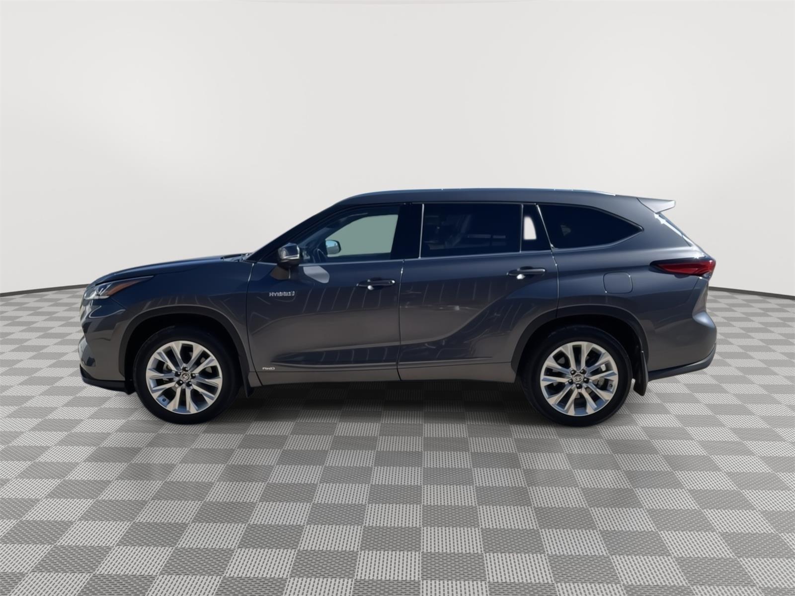 Pre-Owned 2021 Toyota Highlander Hybrid for sale in Grand Island NE