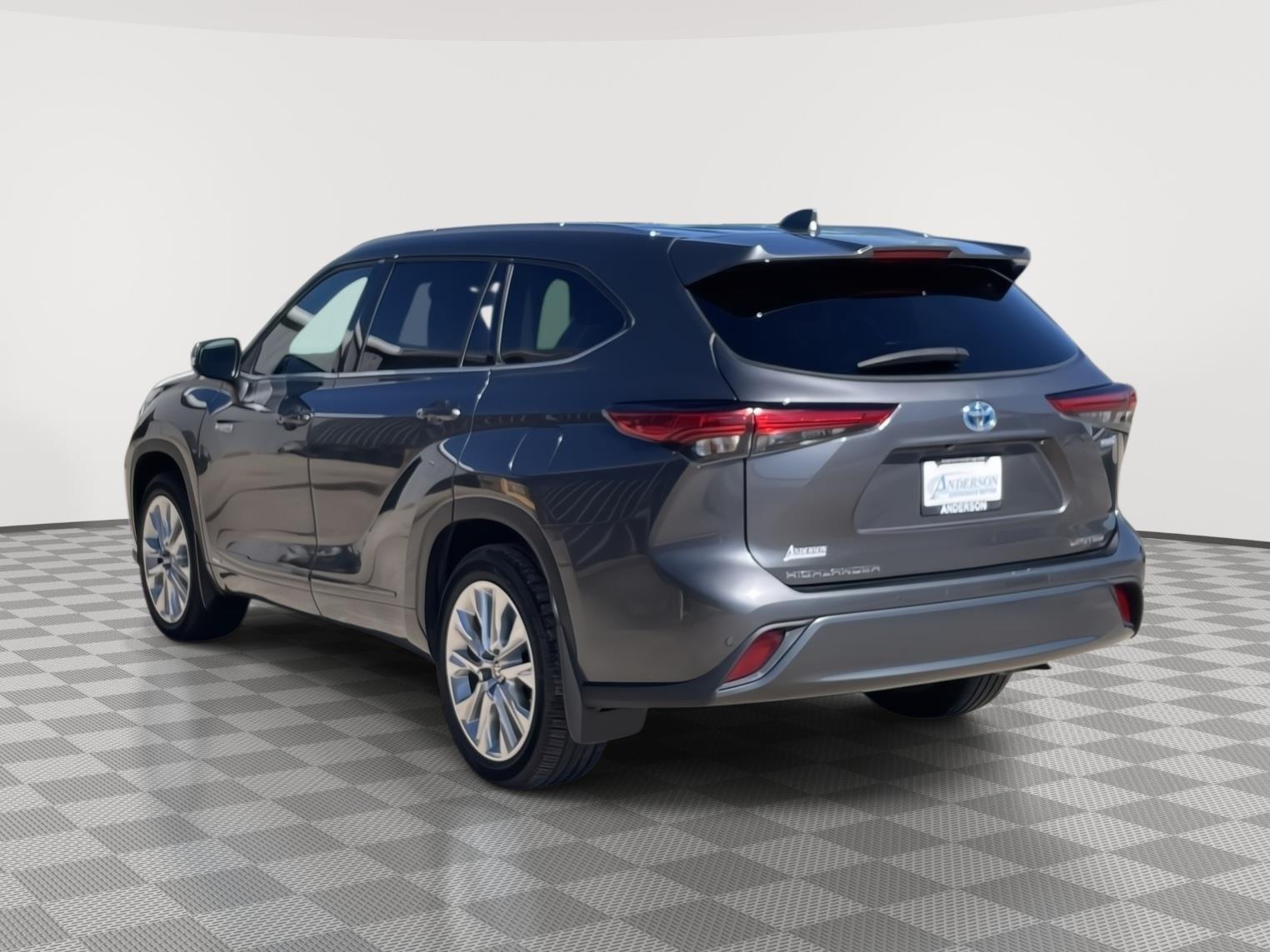 Pre-Owned 2021 Toyota Highlander Hybrid for sale in Grand Island NE
