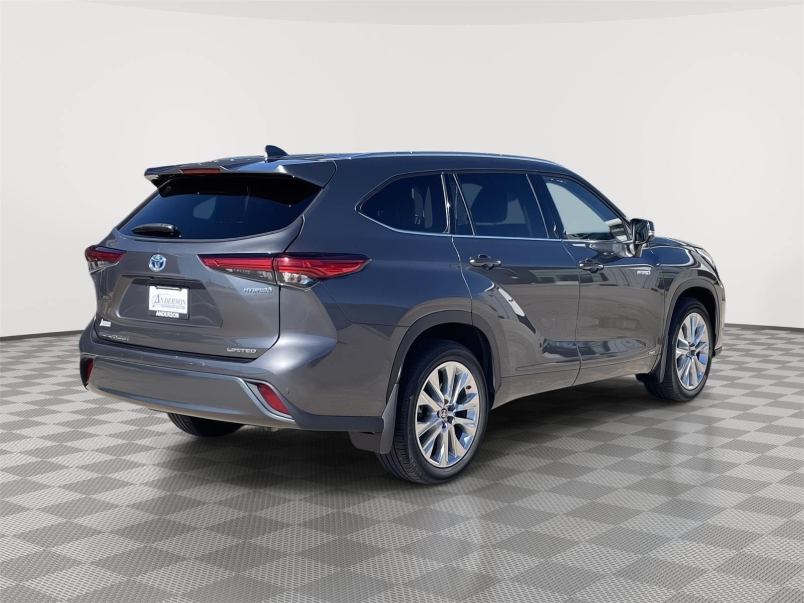 Pre-Owned 2021 Toyota Highlander Hybrid for sale in Grand Island NE