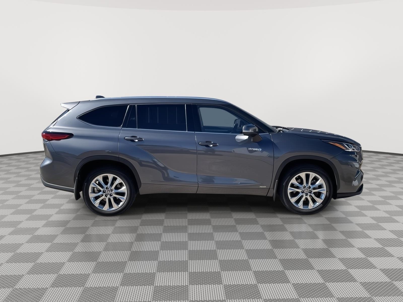 Pre-Owned 2021 Toyota Highlander Hybrid for sale in Grand Island NE
