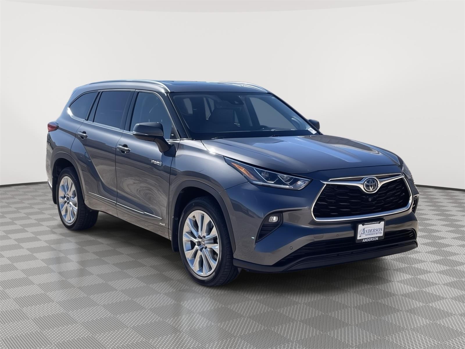 Pre-Owned 2021 Toyota Highlander Hybrid for sale in Grand Island NE