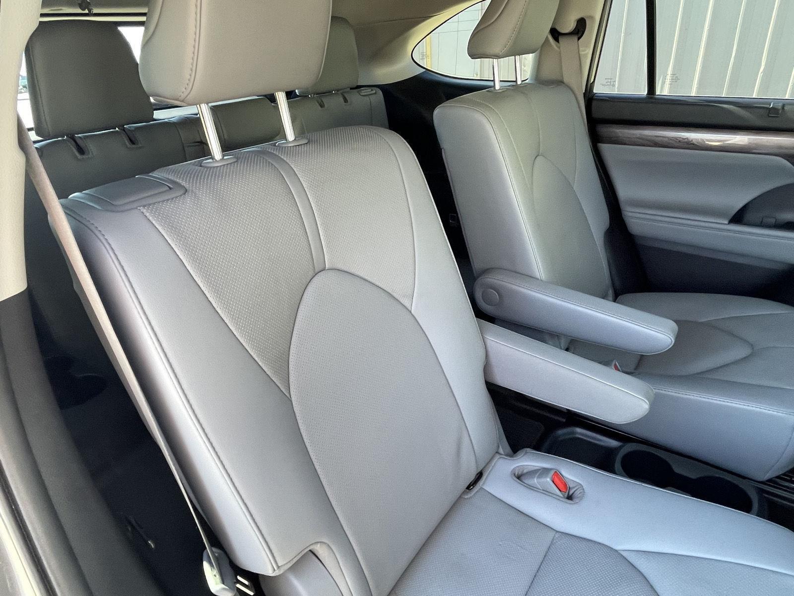 Pre-Owned 2021 Toyota Highlander Hybrid for sale in Grand Island NE
