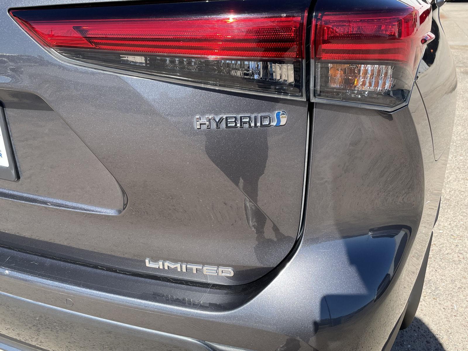 Pre-Owned 2021 Toyota Highlander Hybrid for sale in Grand Island NE