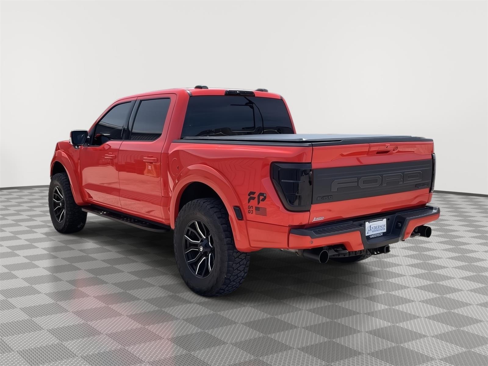 Vehicle photo 4