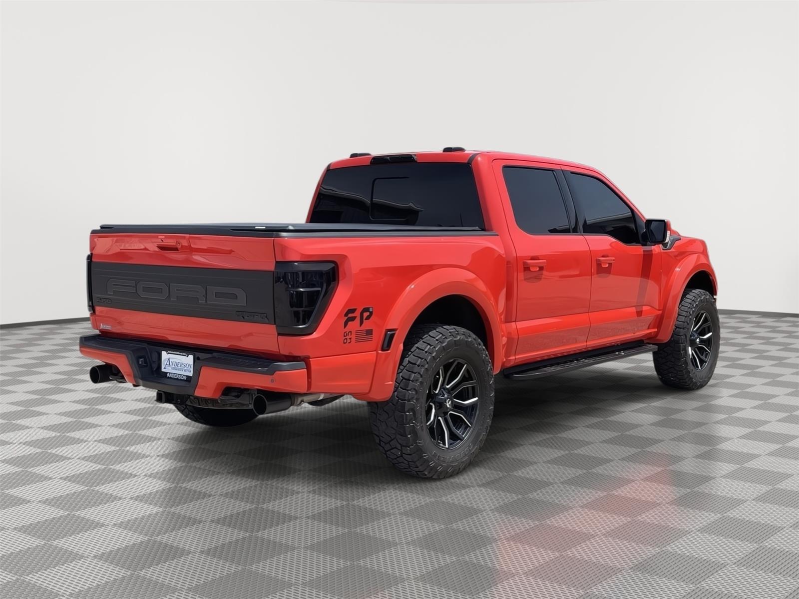 Vehicle photo 6