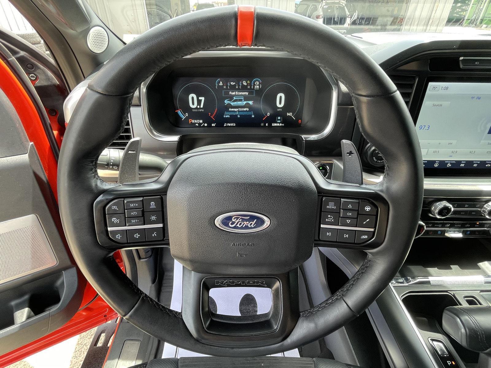 Vehicle photo 13