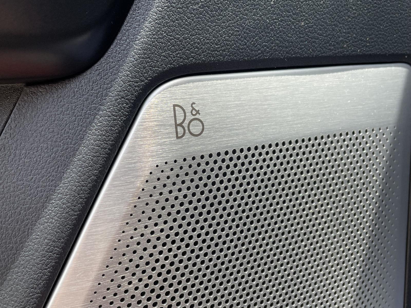 Vehicle photo 14