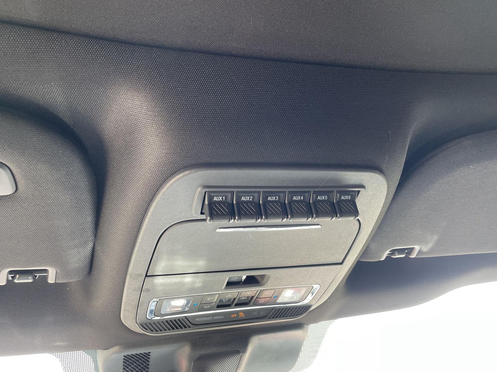 Vehicle photo 17