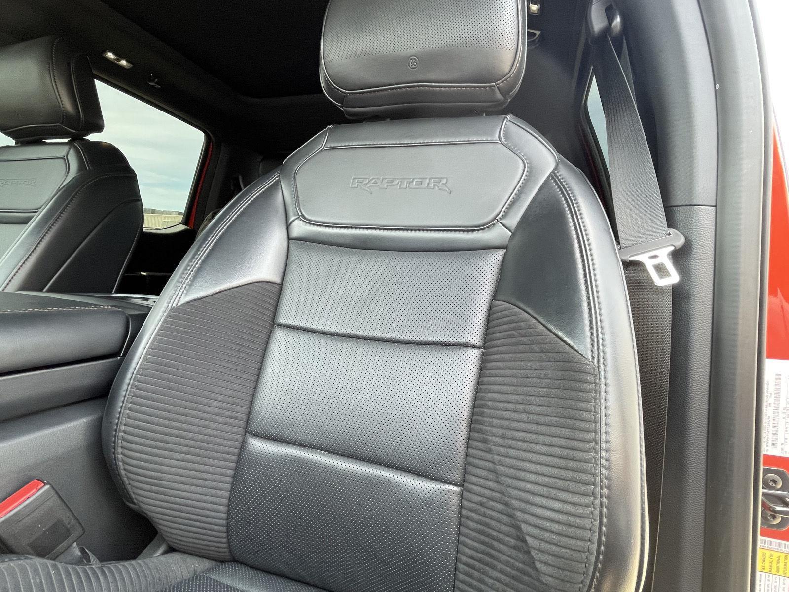 Vehicle photo 19