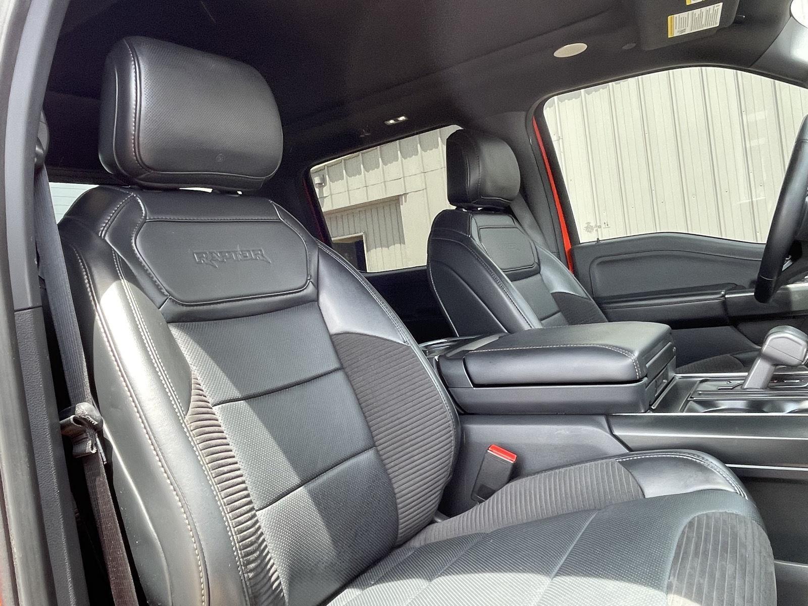 Vehicle photo 23