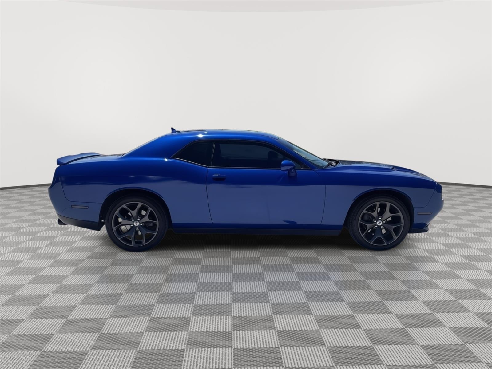 Vehicle photo 7