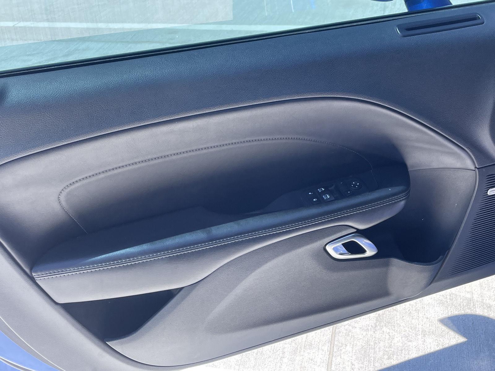 Vehicle photo 12