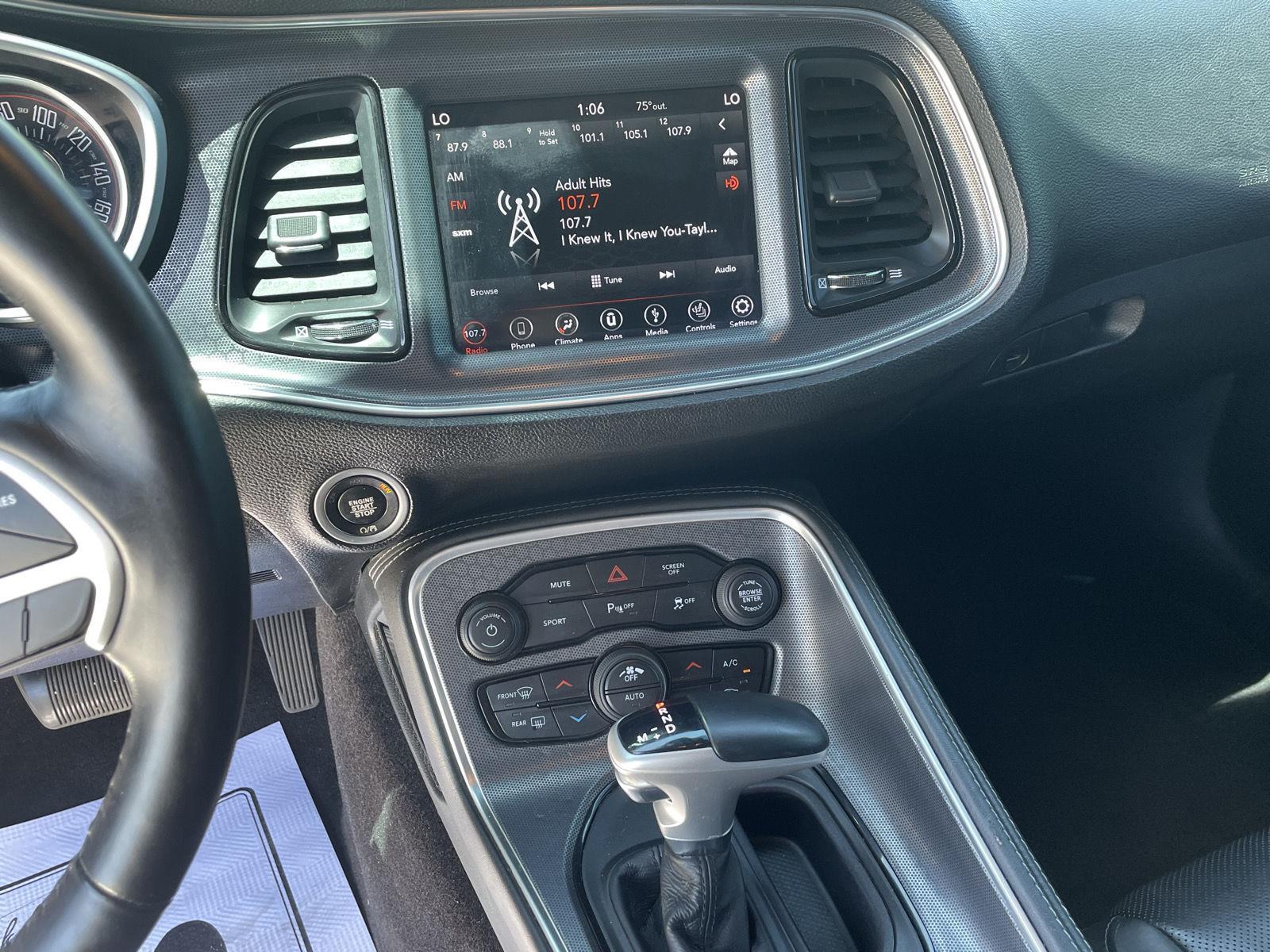 Vehicle photo 14