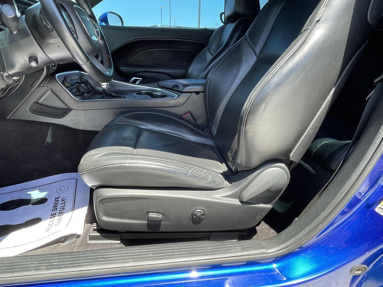 Vehicle photo 17