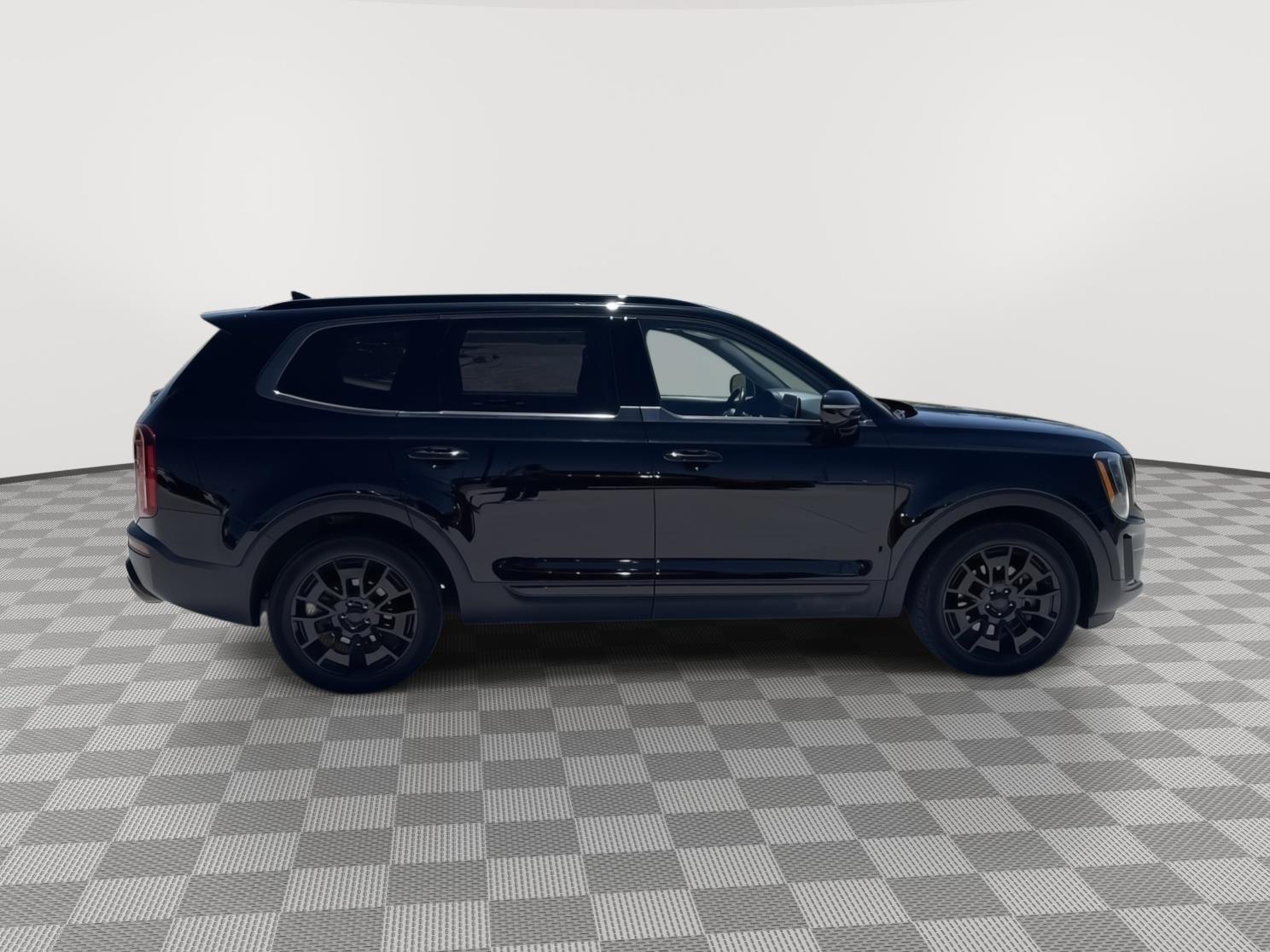 Vehicle photo 7