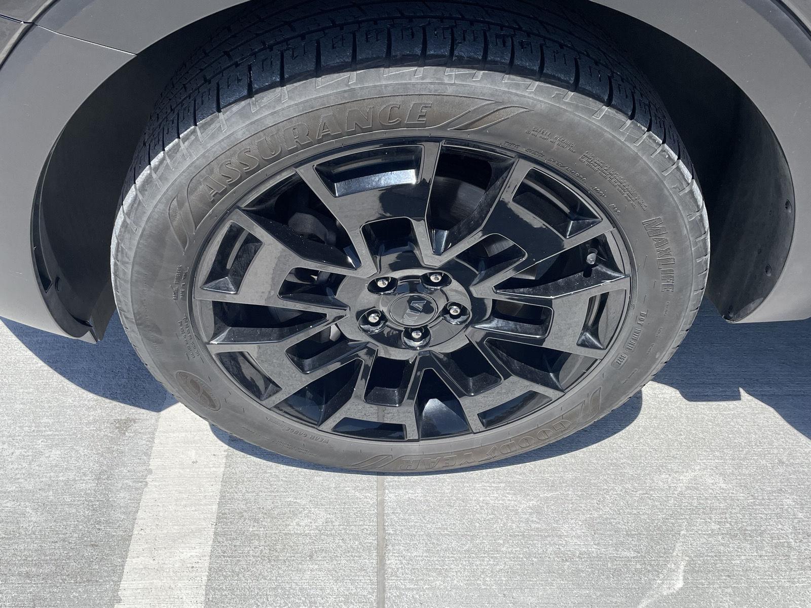 Vehicle photo 10