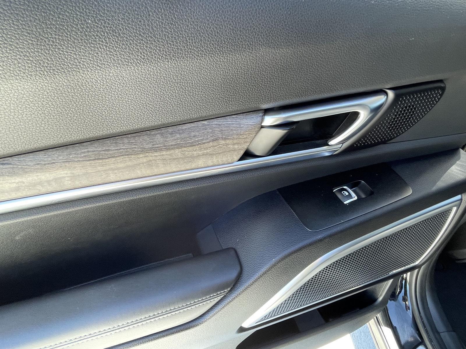 Vehicle photo 15
