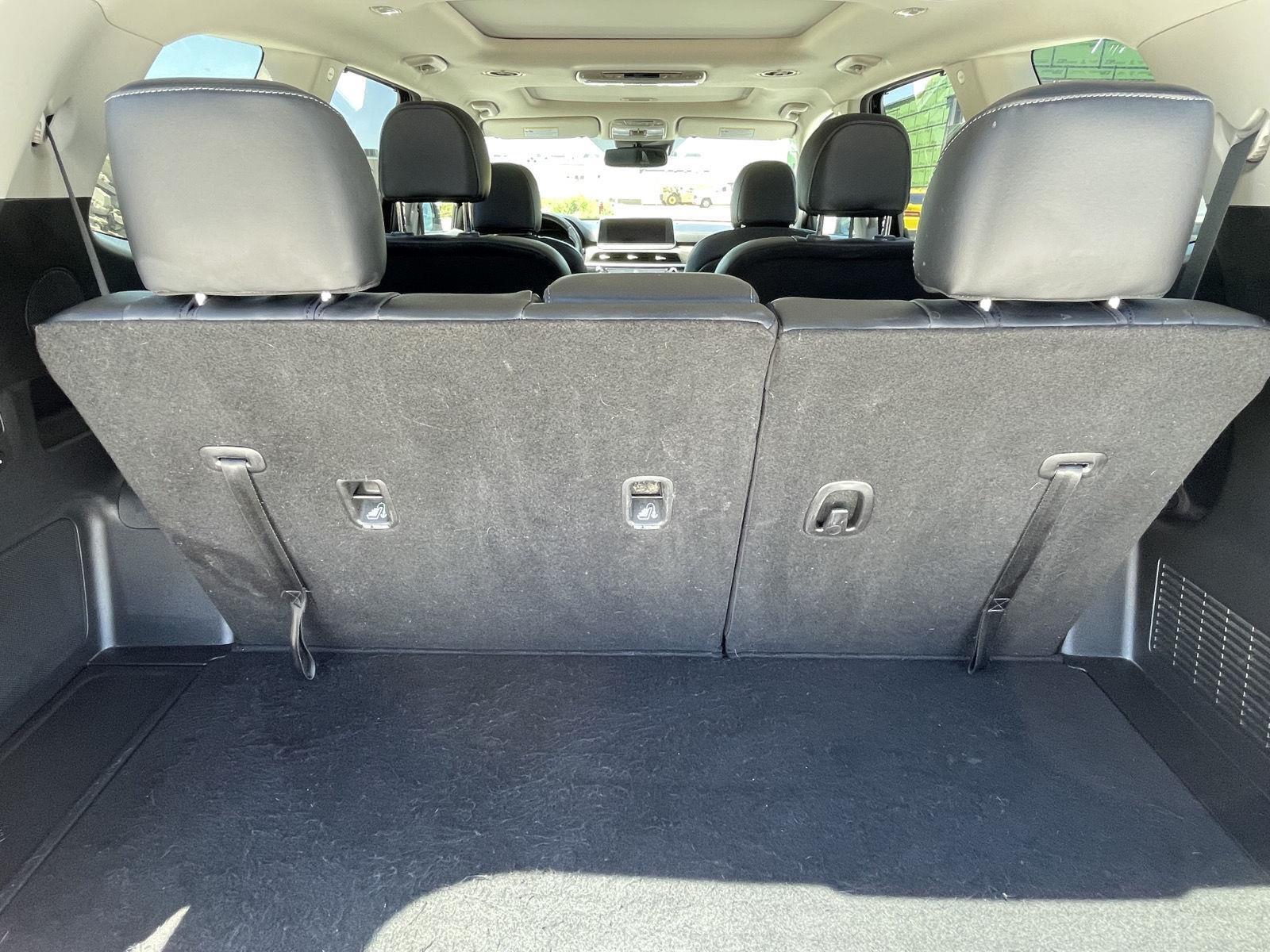 Vehicle photo 17