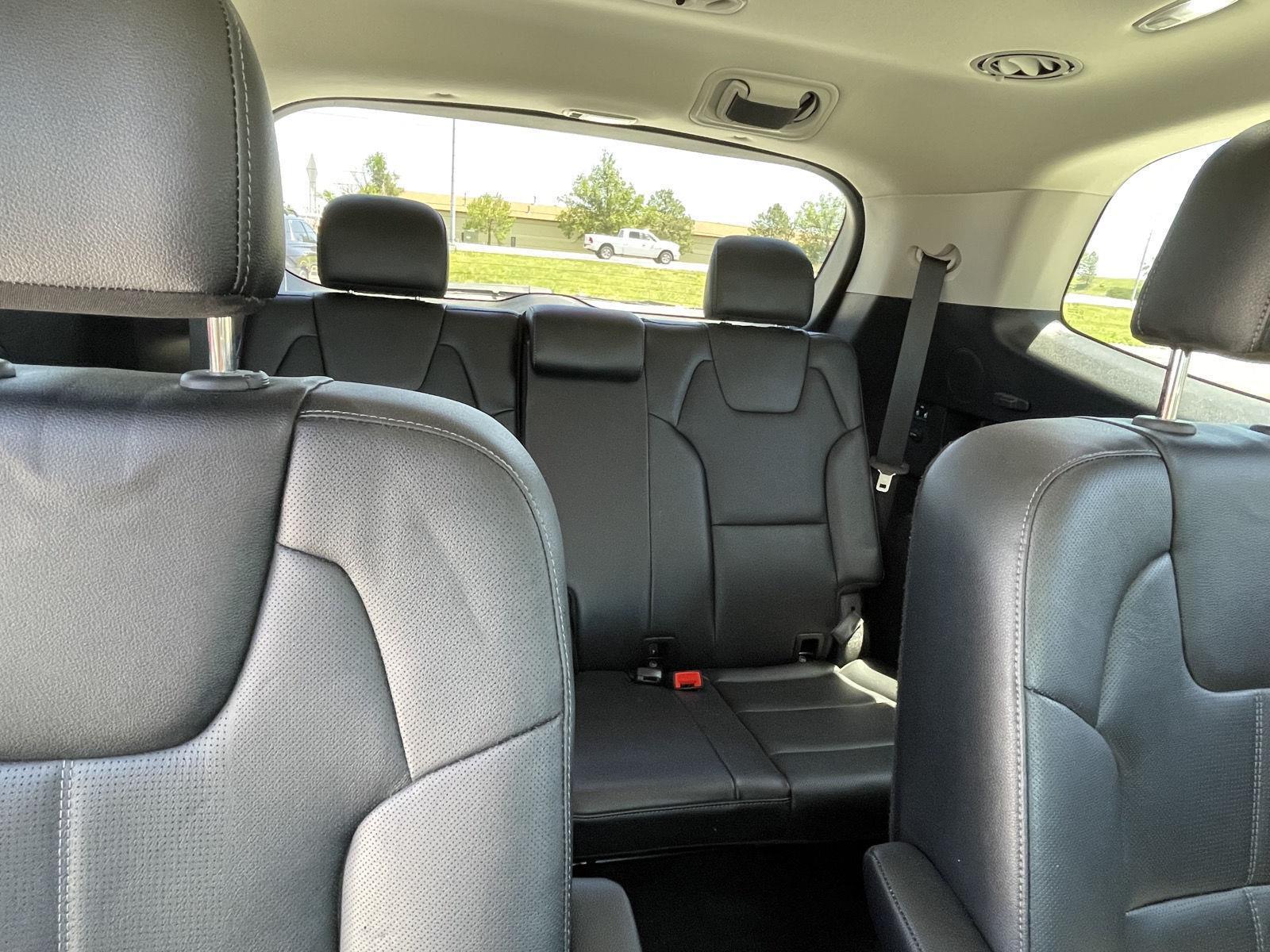 Vehicle photo 20