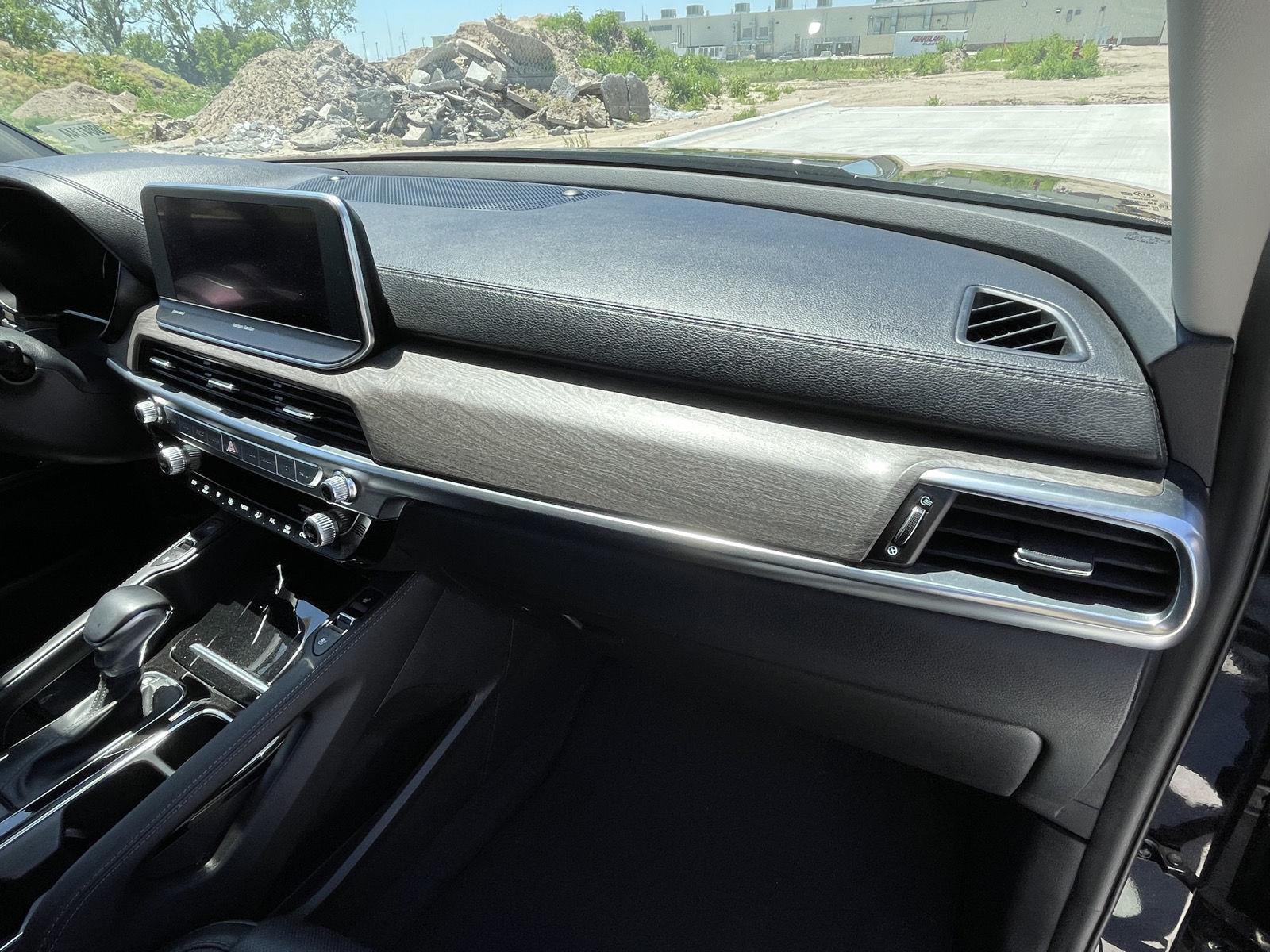 Vehicle photo 23
