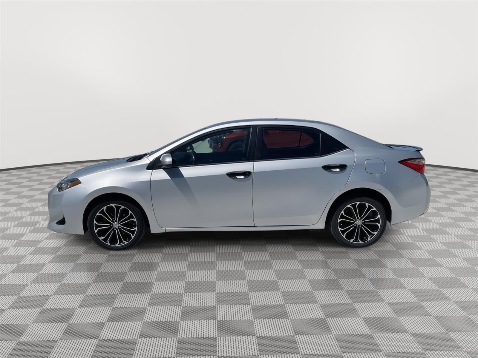 Vehicle photo 2