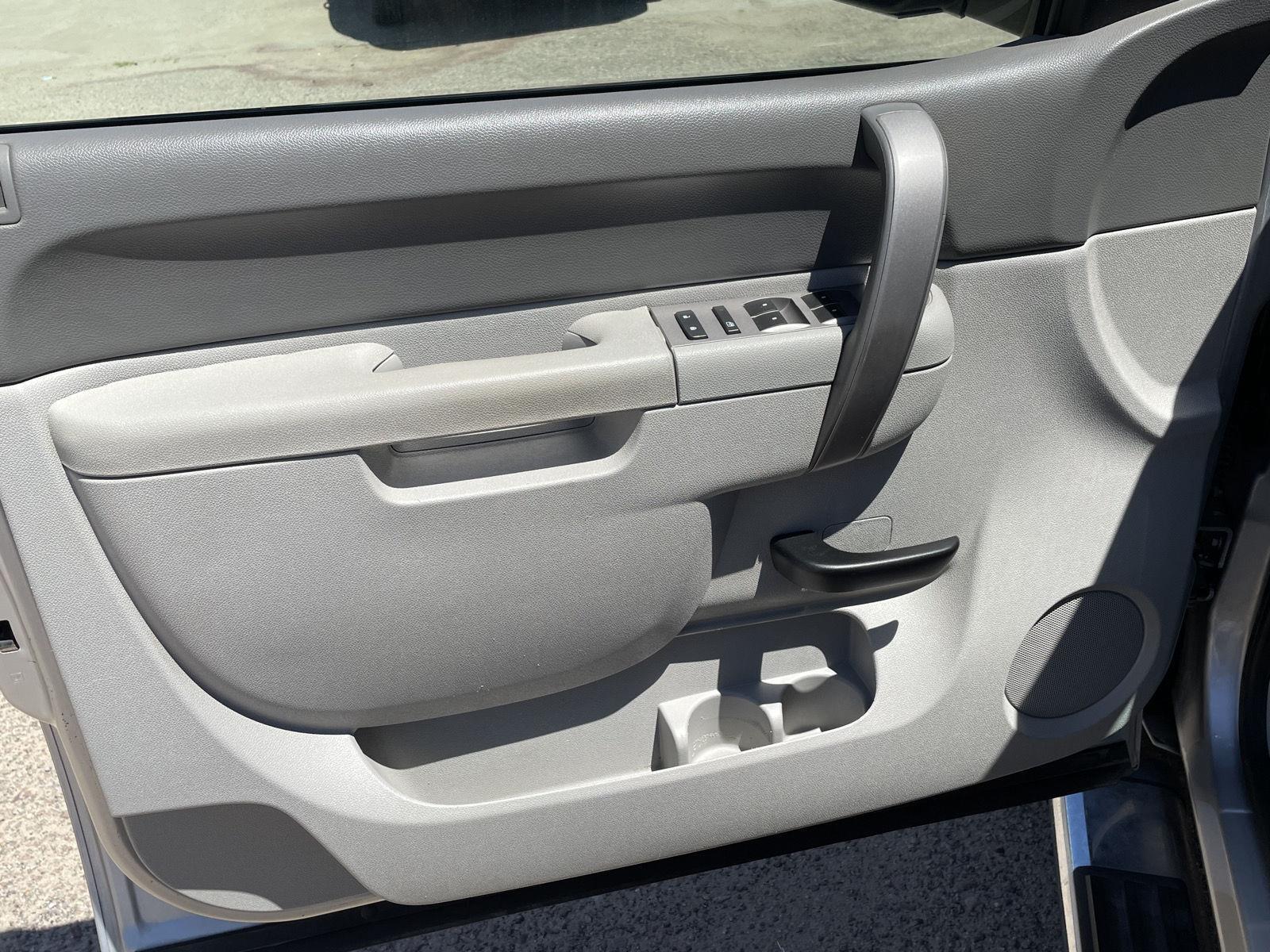 Vehicle photo 12