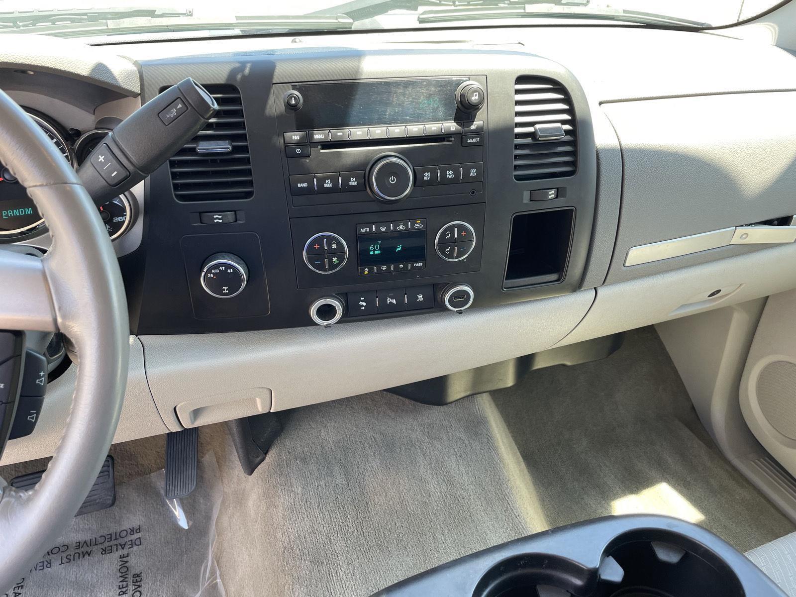 Vehicle photo 14