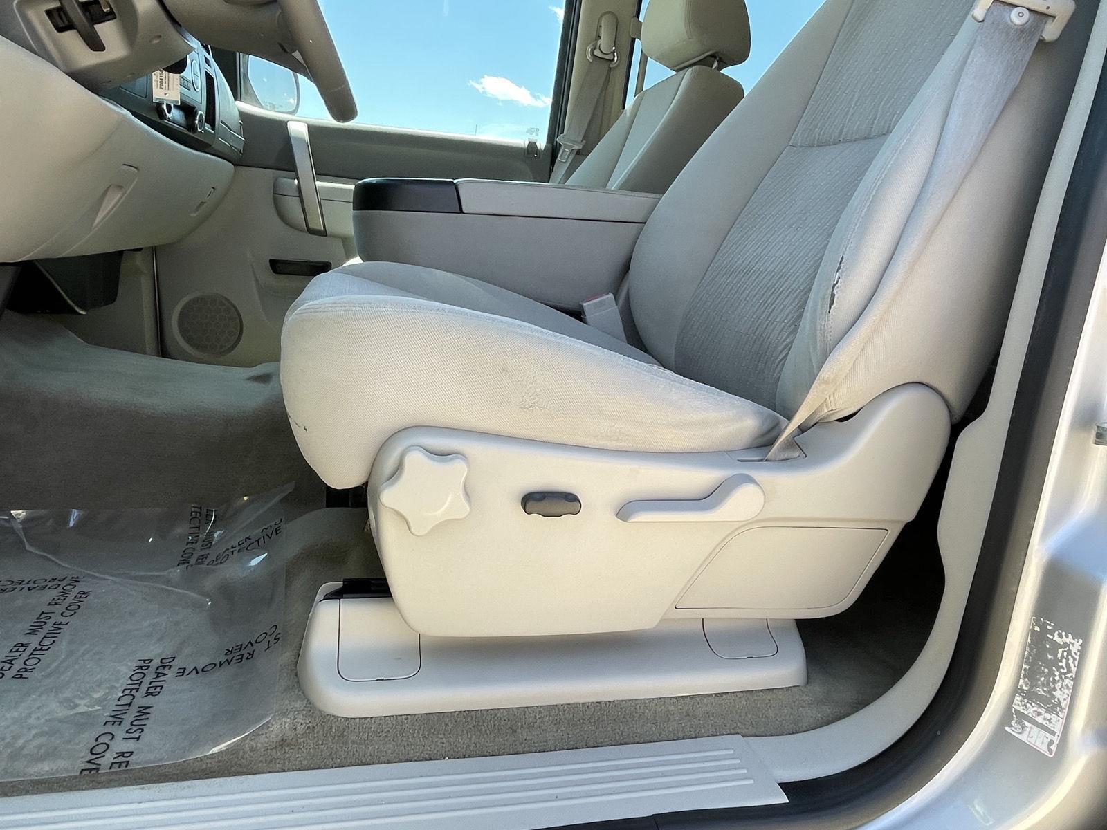 Vehicle photo 17