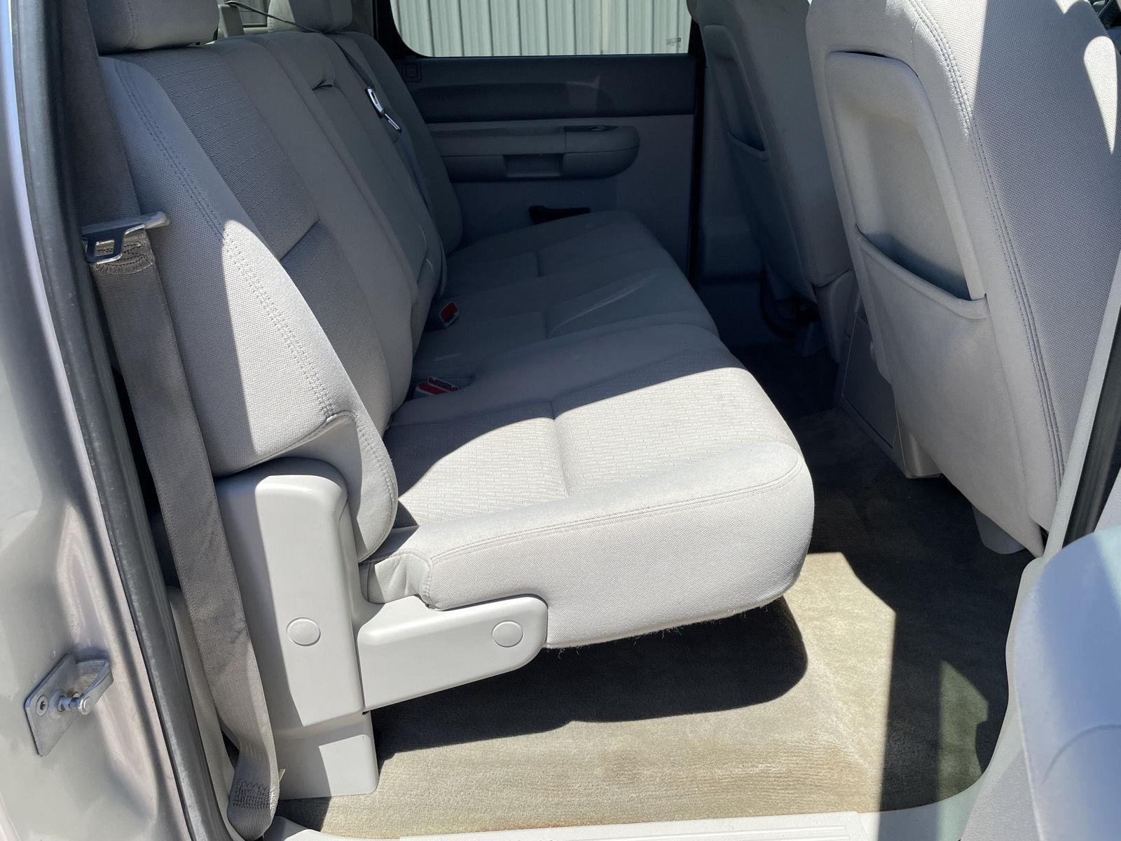 Vehicle photo 18