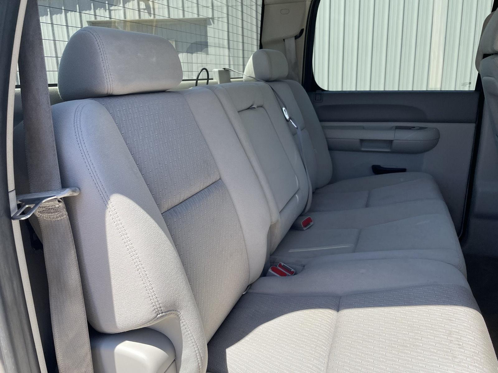 Vehicle photo 19