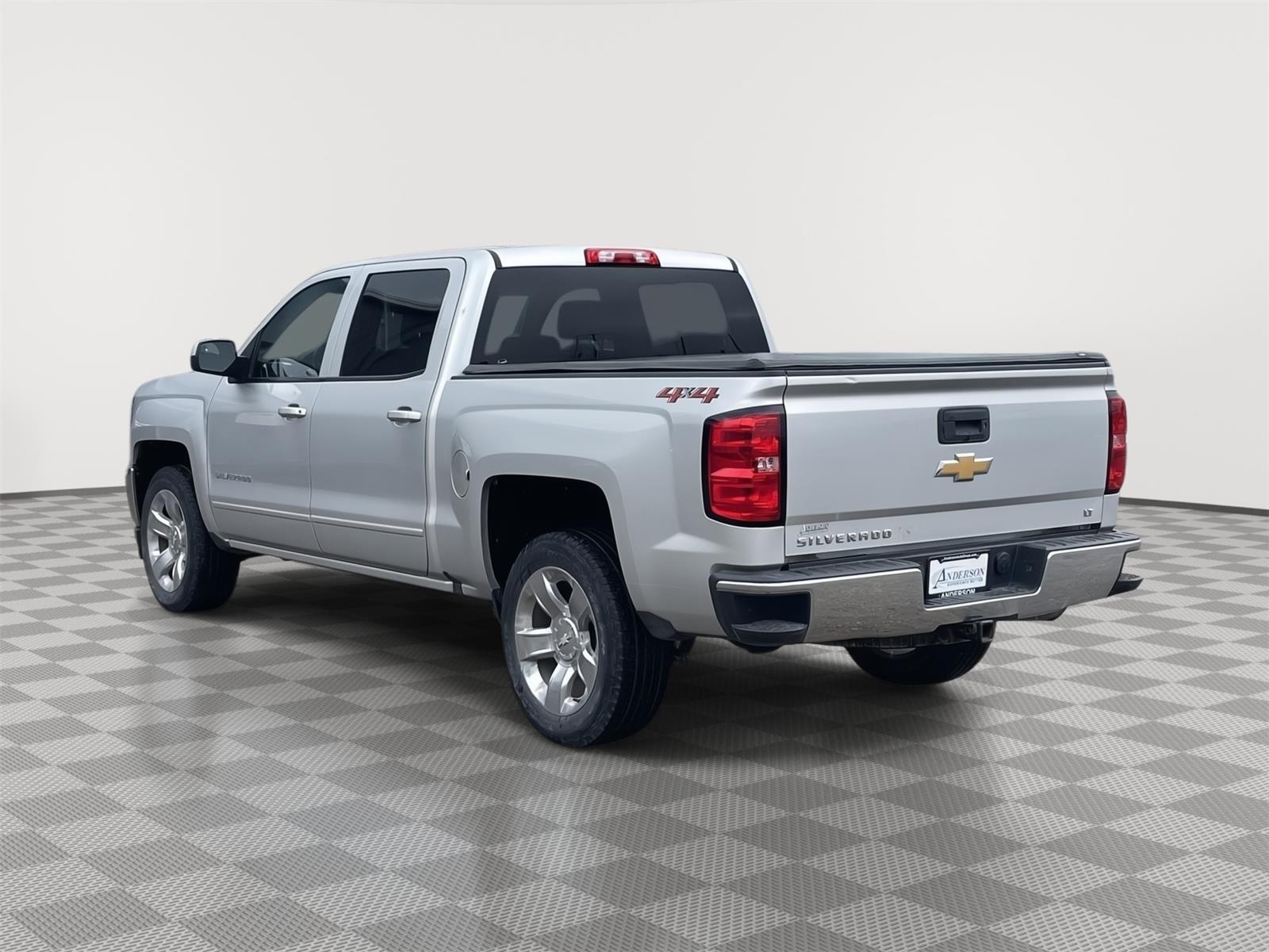 Vehicle photo 4