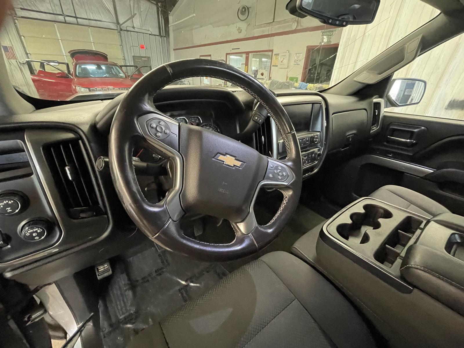 Vehicle photo 13