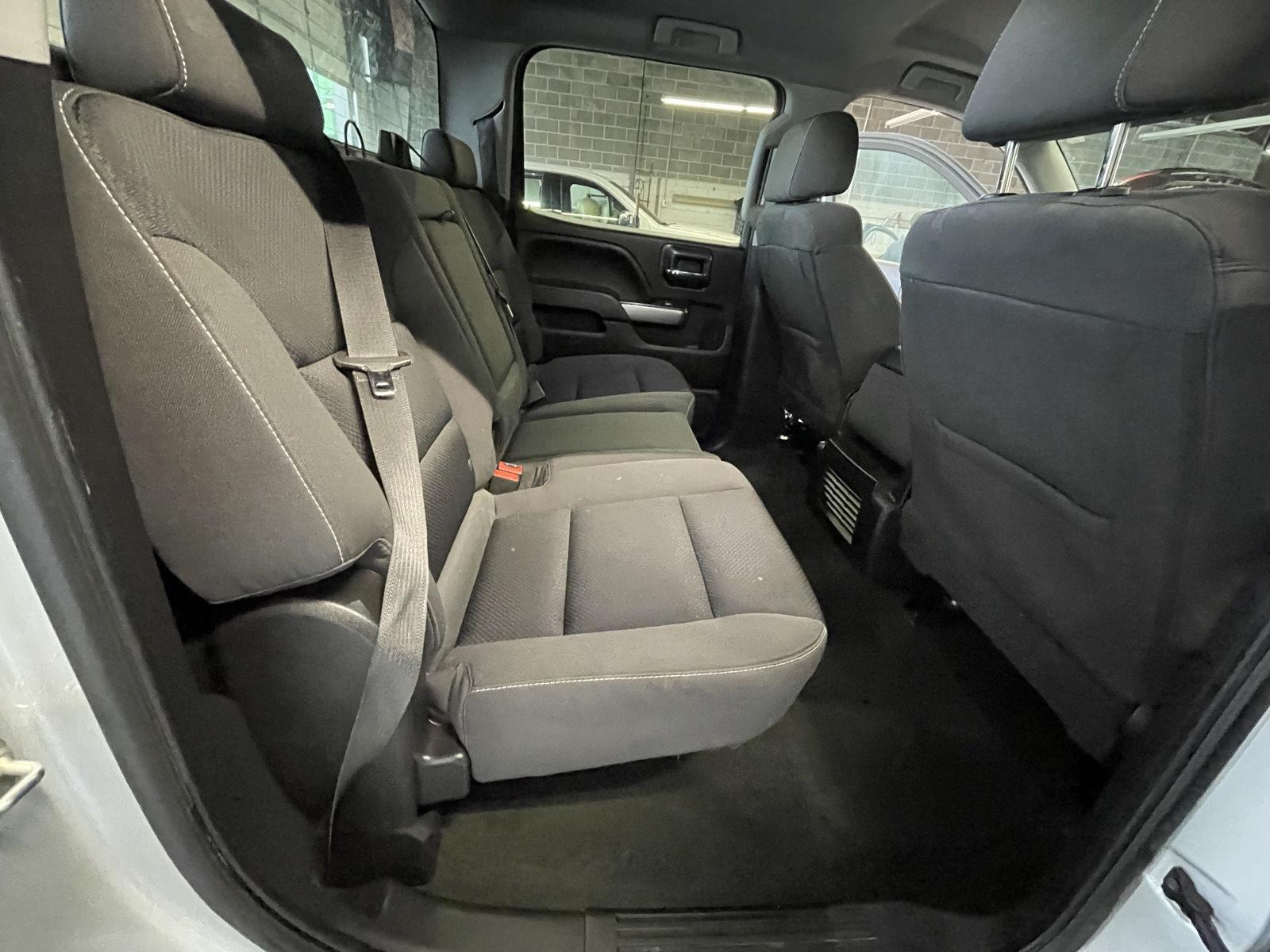 Vehicle photo 15
