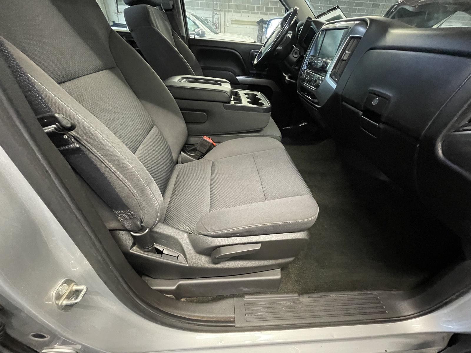 Vehicle photo 16