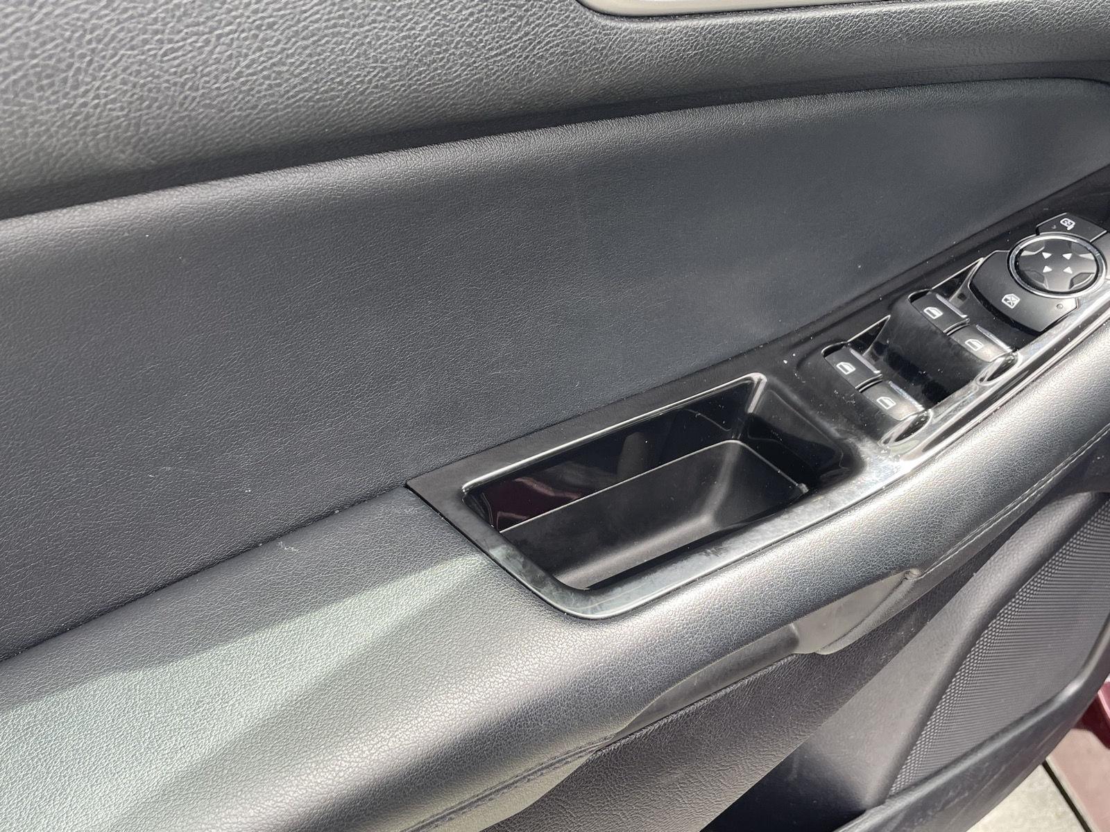 Vehicle photo 12