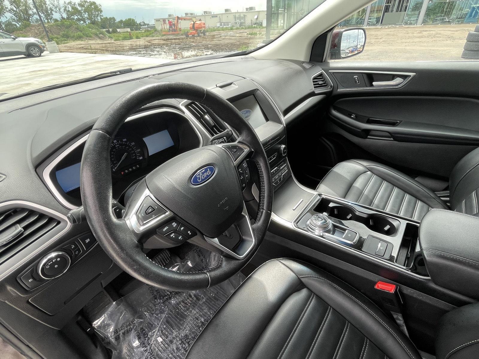 Vehicle photo 13