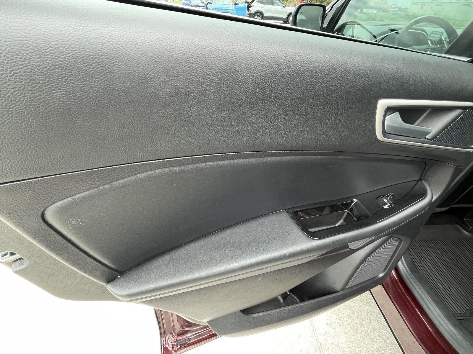 Vehicle photo 15
