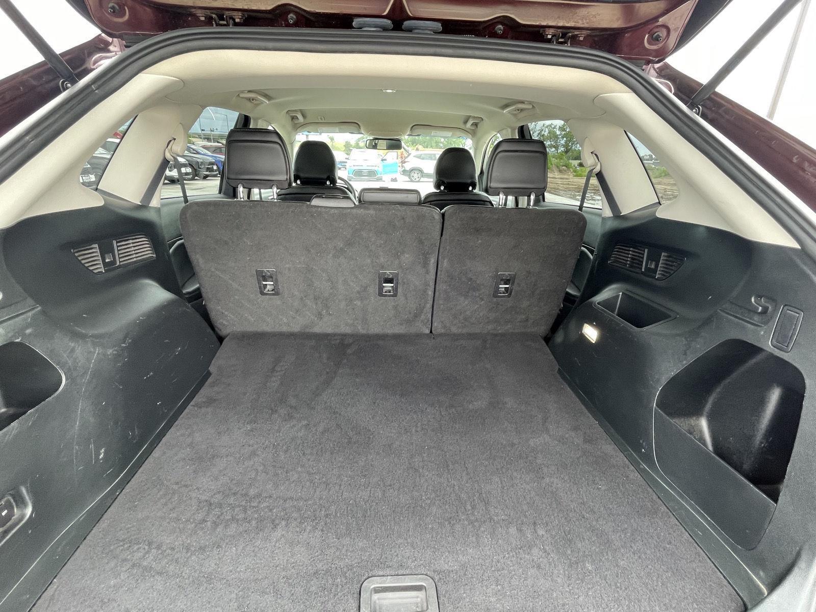 Vehicle photo 17
