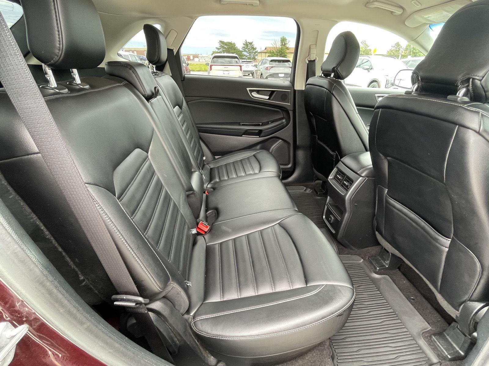 Vehicle photo 18
