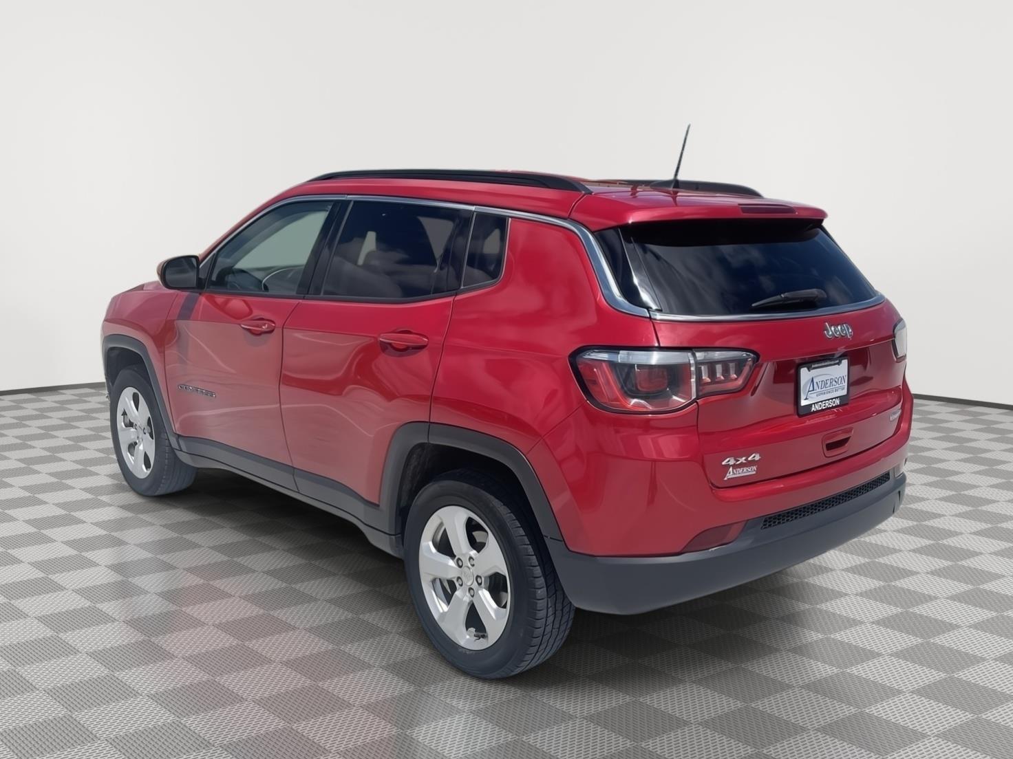 Vehicle photo 4