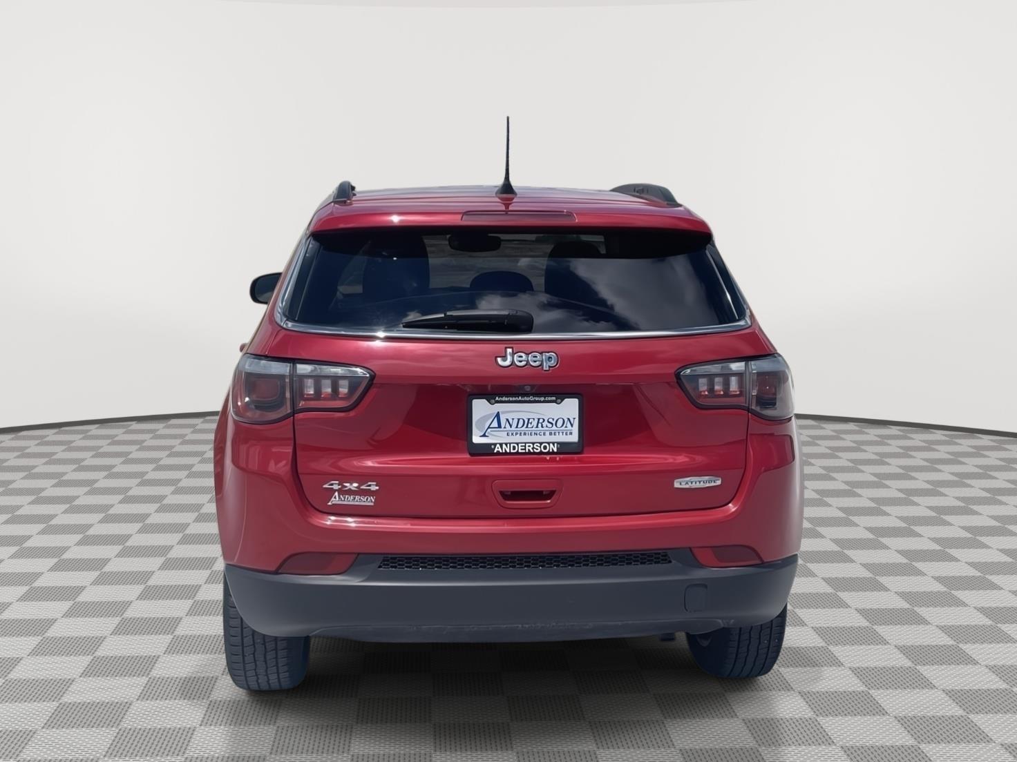 Vehicle photo 5