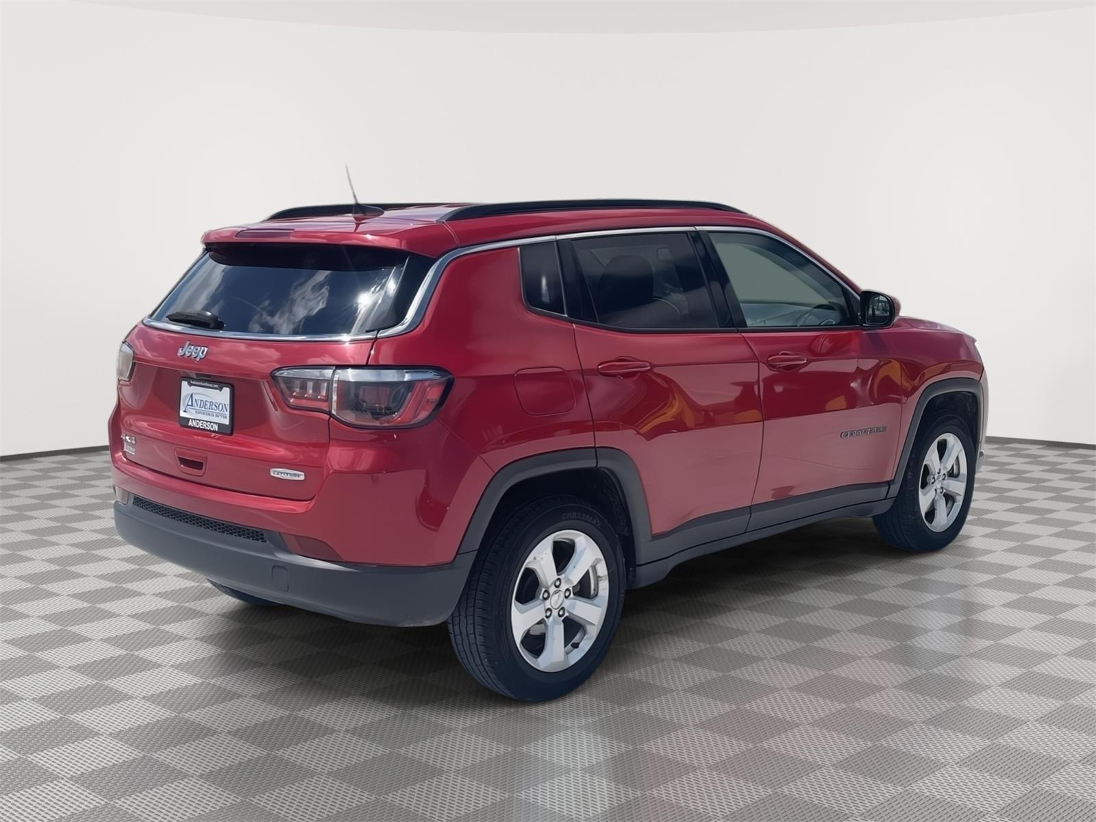 Vehicle photo 6