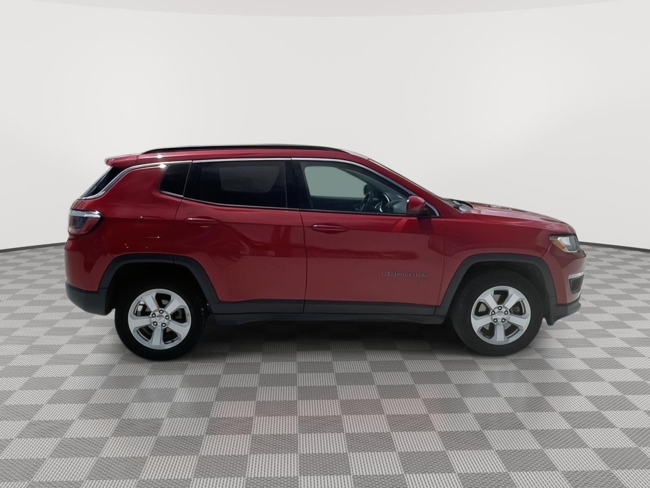 Vehicle photo 7
