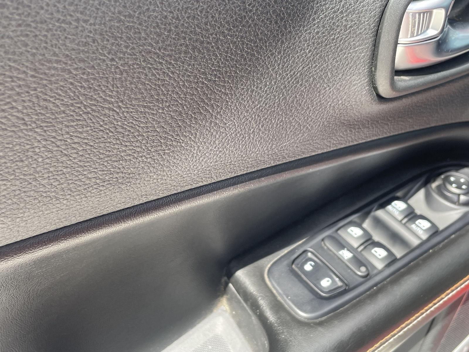 Vehicle photo 12