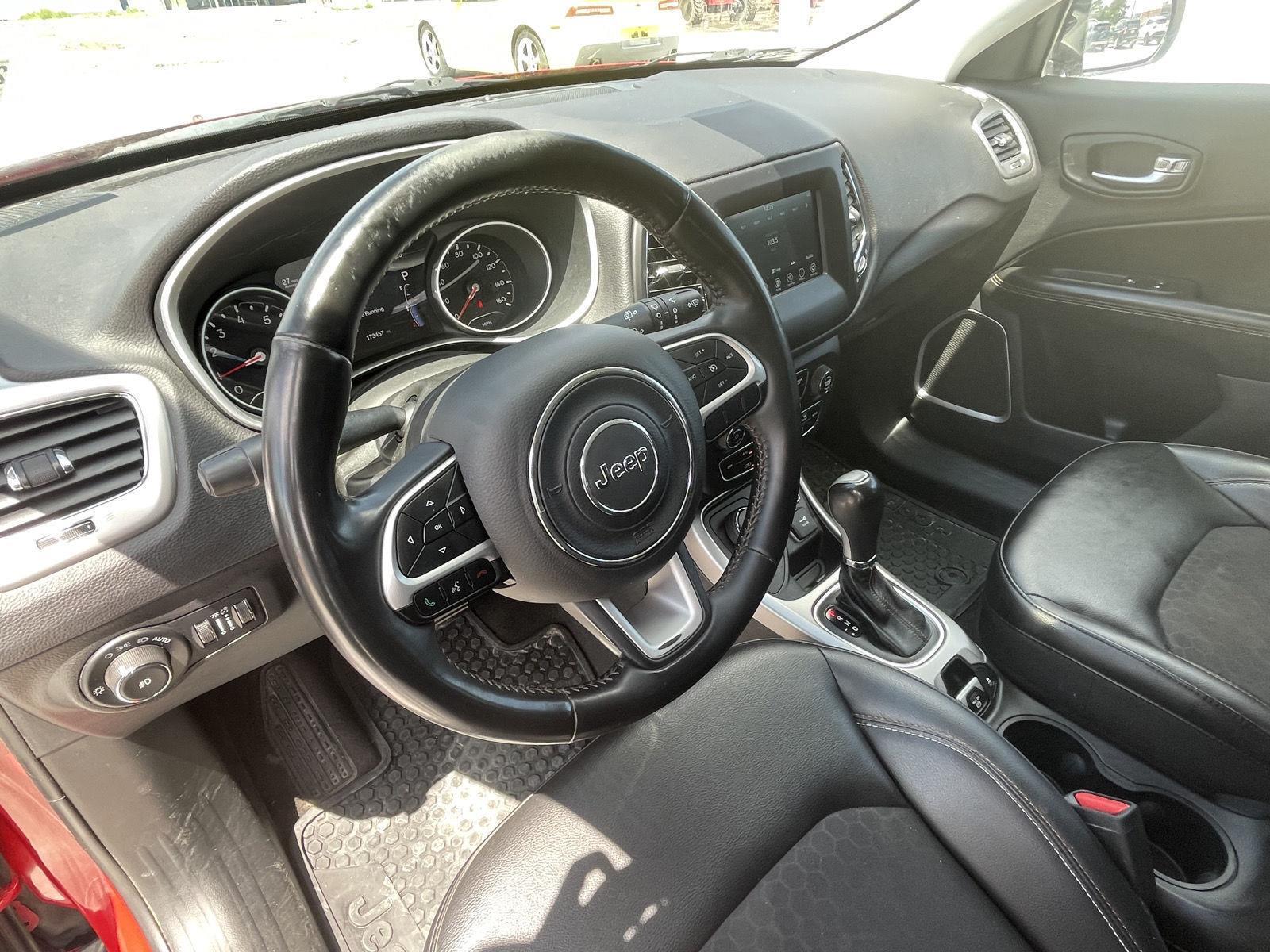 Vehicle photo 13