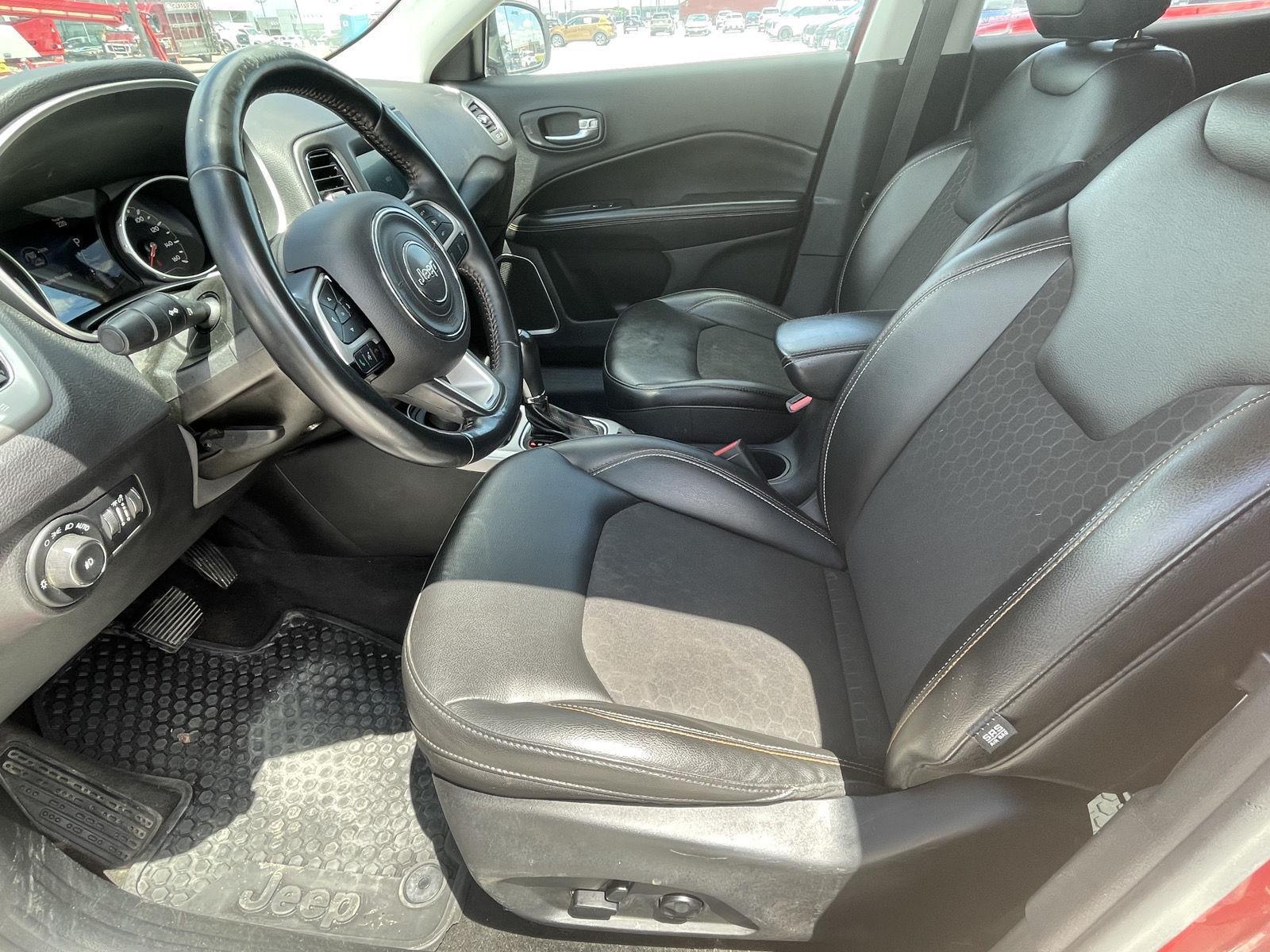 Vehicle photo 14